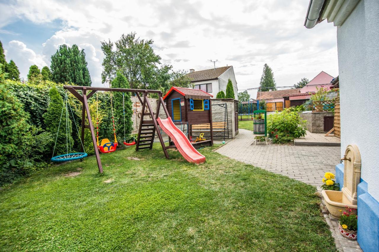 Malovany Dvorecek Dolni Dunajovice Exterior photo